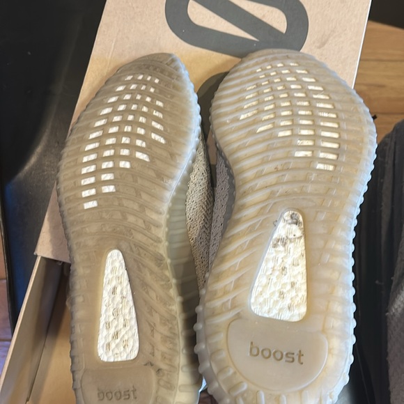 Unisex shoes sneakers adidas Yeezy - Picture 2 of 4